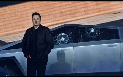 Что думают автомобильные эксперты и фанаты Tesla об инциденте с демонстрацией Cybertruck