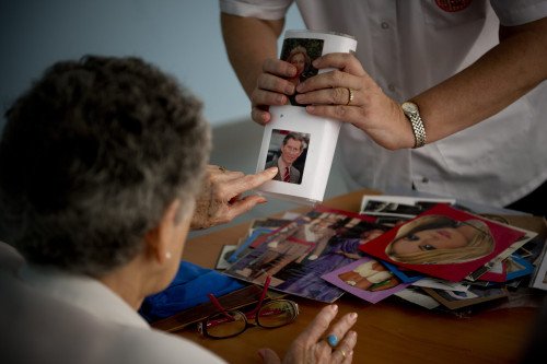Новое агрессивное лекарство от болезни Альцгеймера вселяет надежду благодаря многообещающим испытаниям