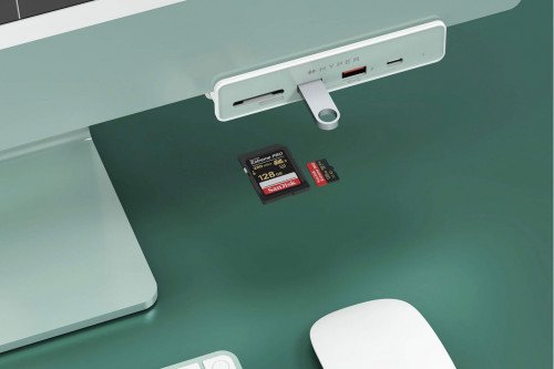 Разверните соединение IMAC 24 «с помощью ступицы USB передним, который соответствует цвету вашего устройства Apple!