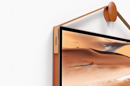 Samsung-вдохновленный телевизором телевизор, как драгоценный кулон на вашей стене в желаемой ориентации